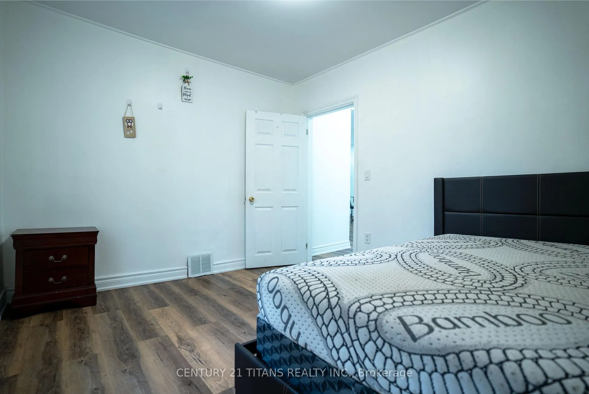 Photo 4 of 115 ritson Road S, Oshawa, Central — HOMEH