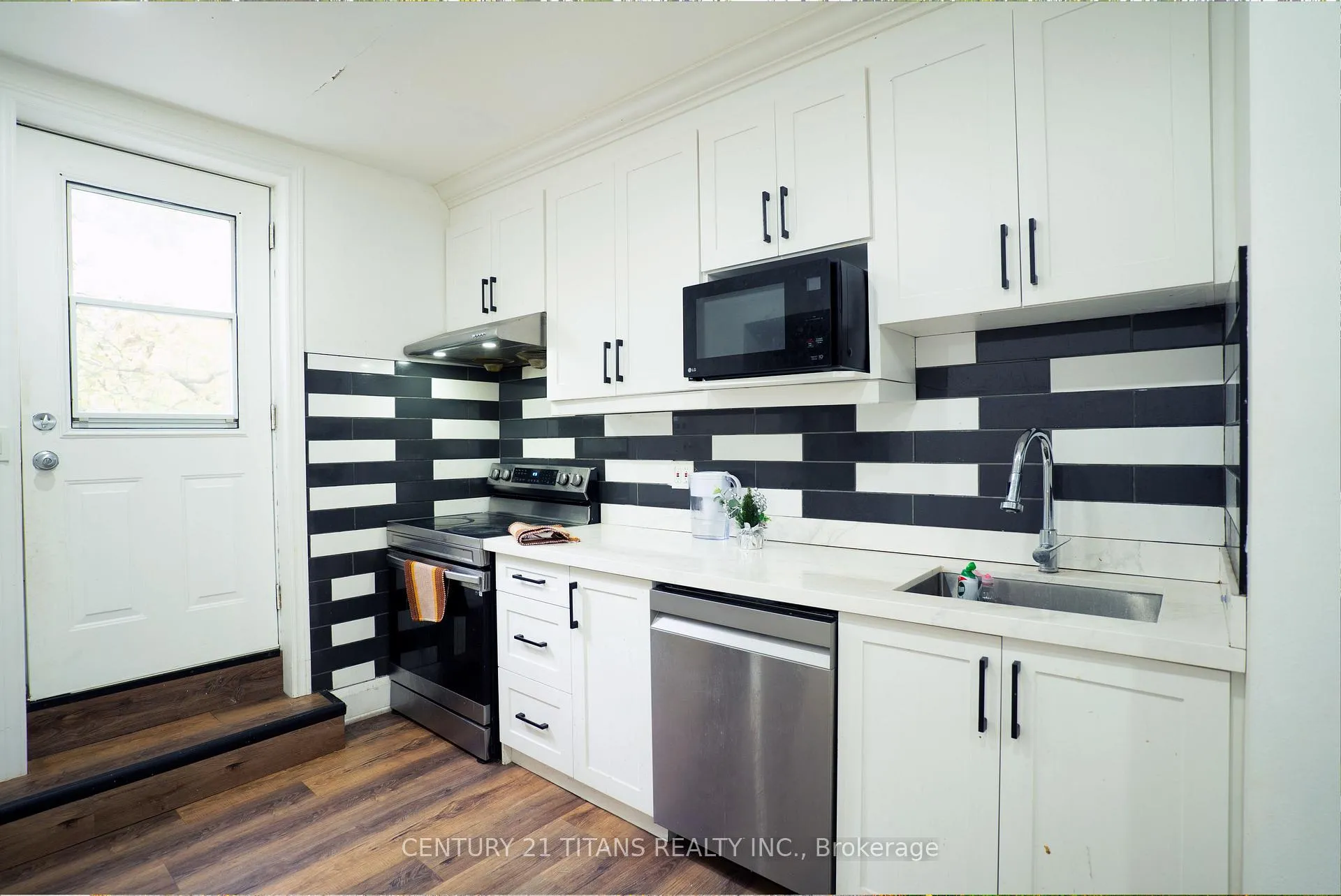 Photo 11 of 115 ritson Road S, Oshawa, Central — HOMEH