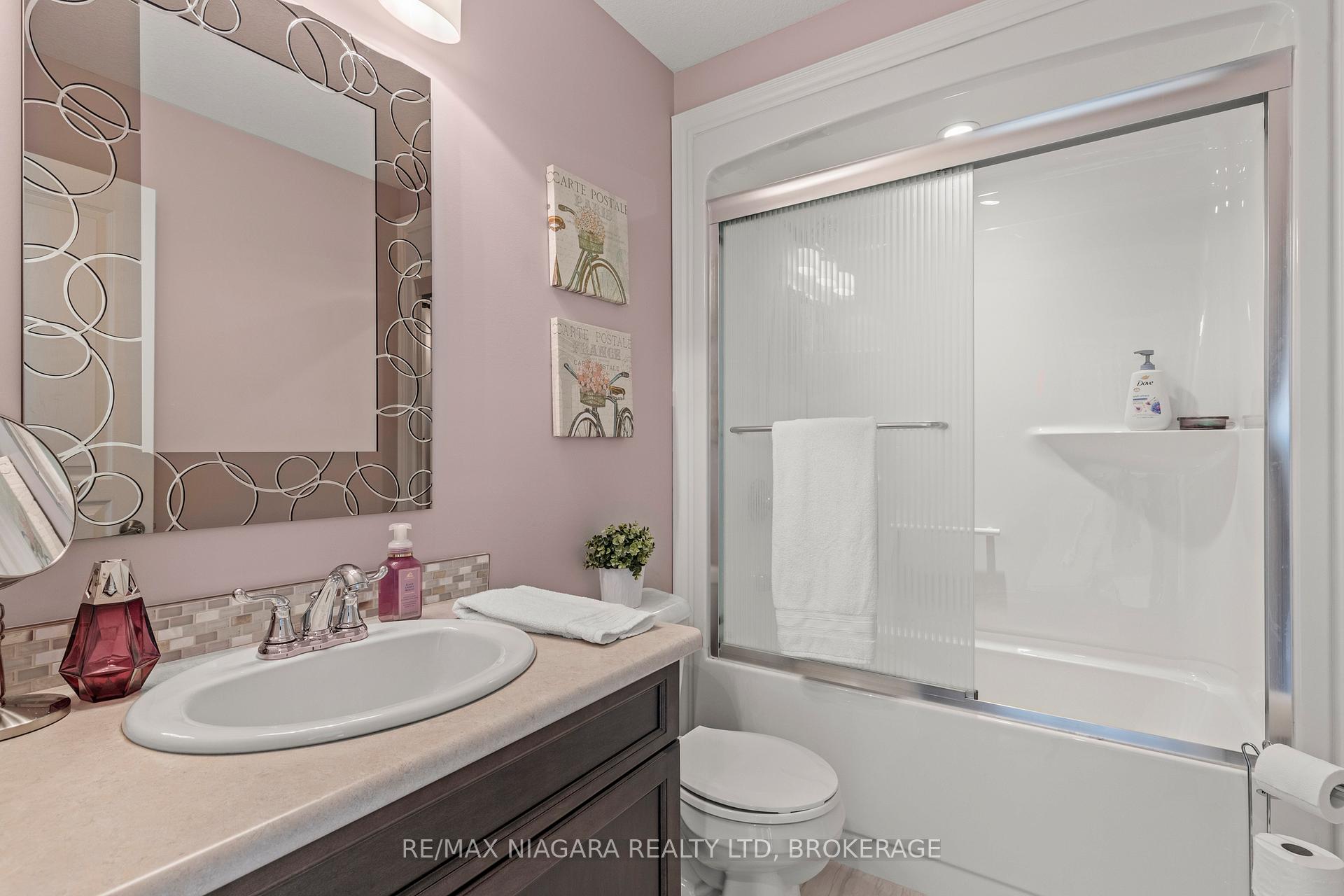 Photo 4 of 2 Buckley Terrace, Pelham, Fonthill — HOMEH