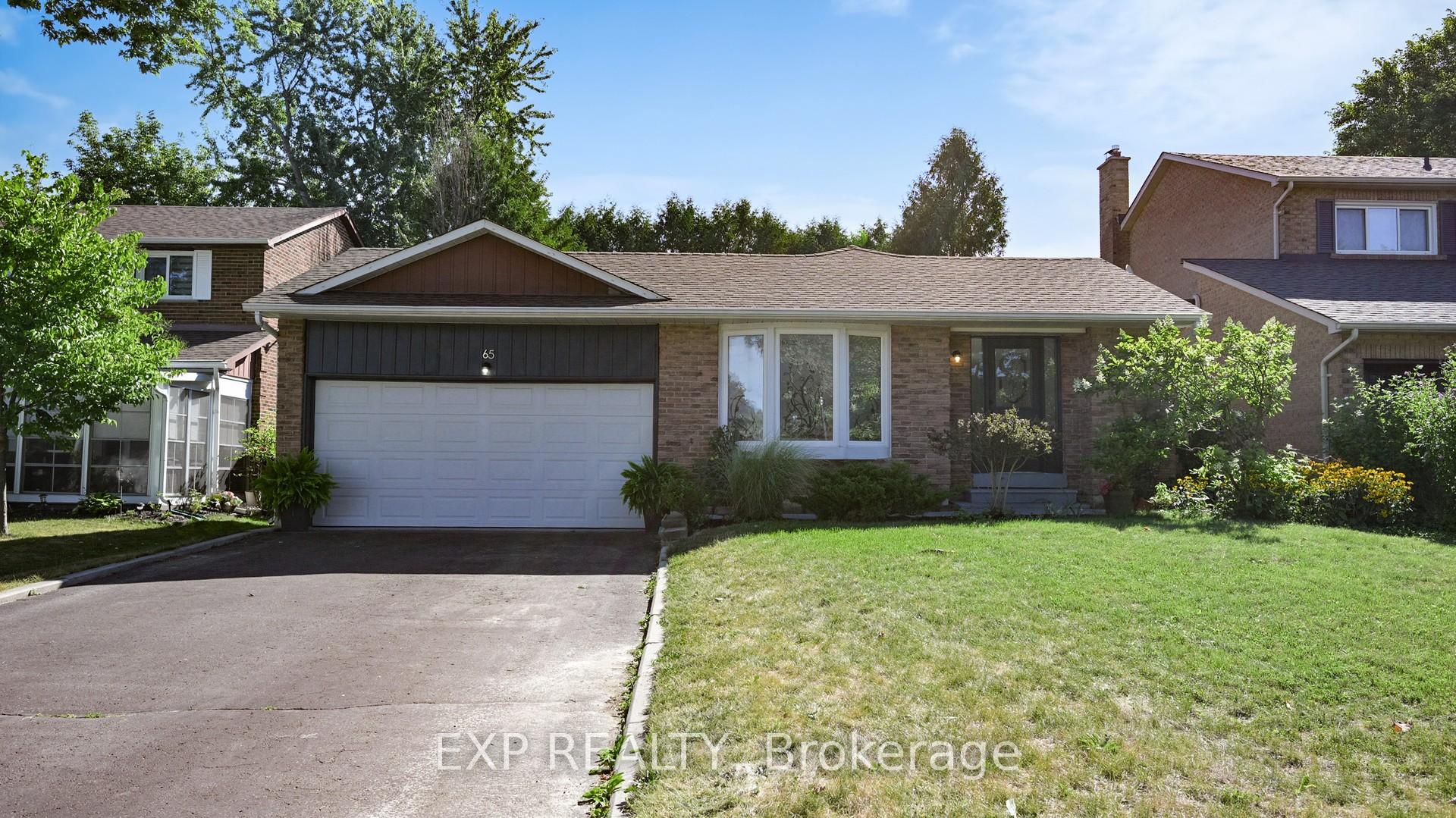 Photo 2 of 65 Lowe Boulevard, Newmarket, Huron Heights-Leslie Valley — HOMEH