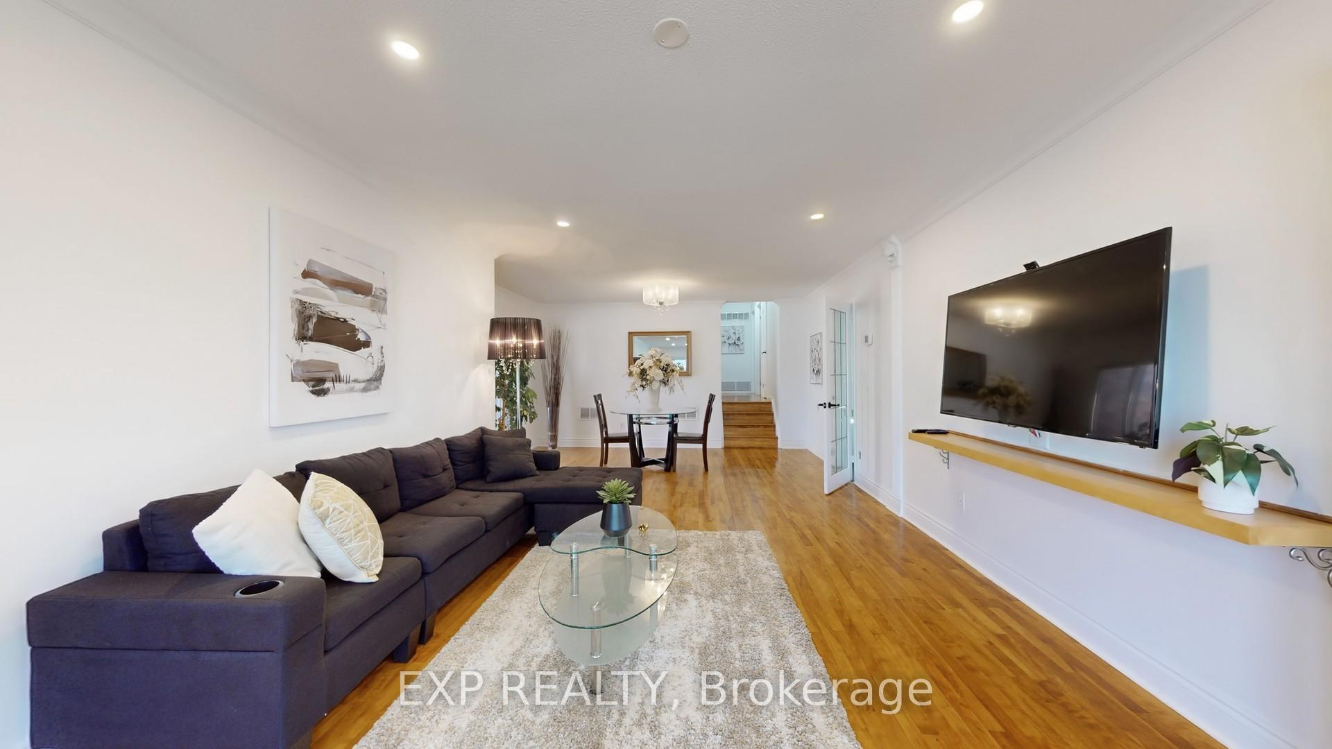 Photo 7 of 65 Lowe Boulevard, Newmarket, Huron Heights-Leslie Valley — HOMEH