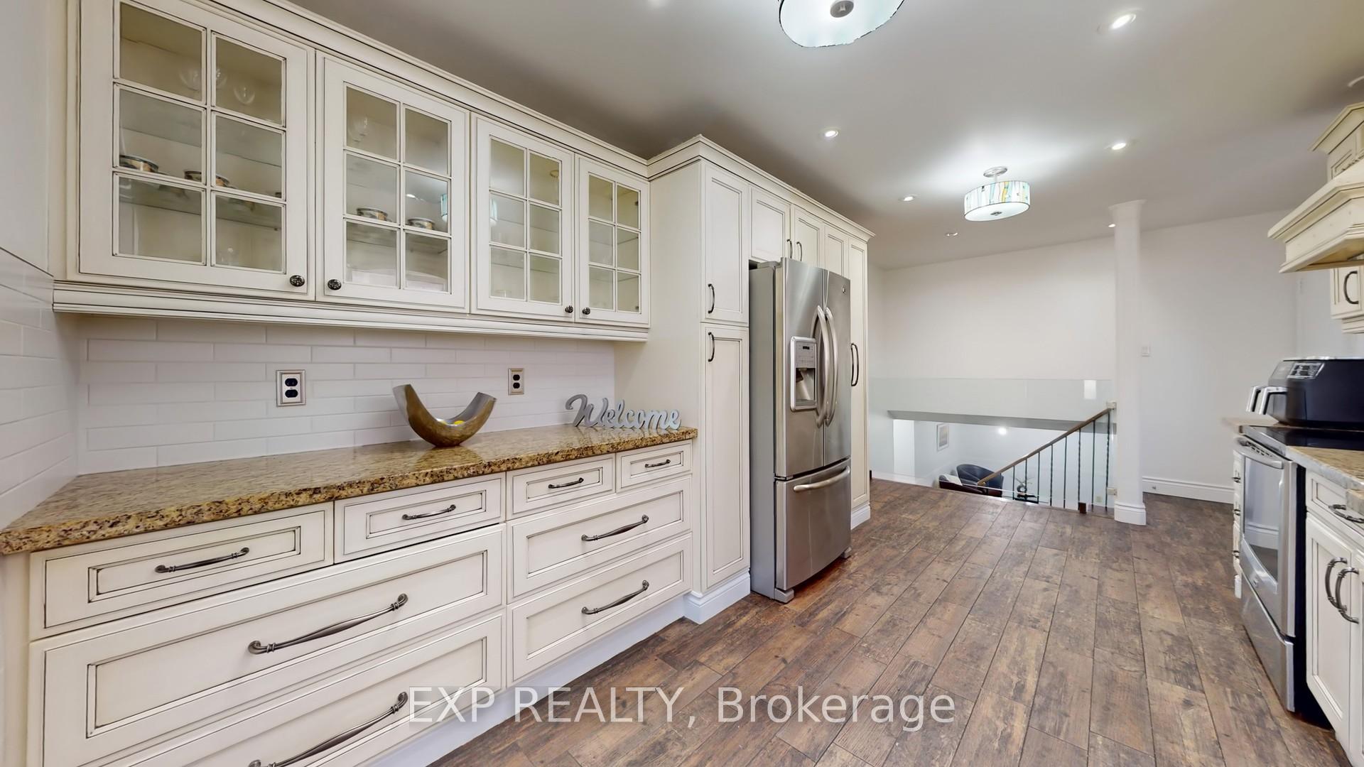 Photo 8 of 65 Lowe Boulevard, Newmarket, Huron Heights-Leslie Valley — HOMEH