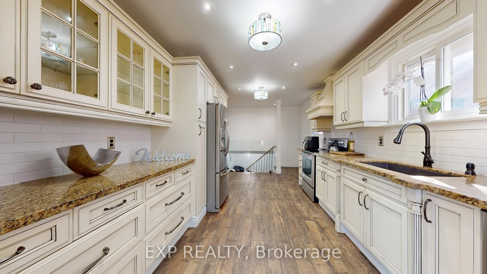 Photo 10 of 65 Lowe Boulevard, Newmarket, Huron Heights-Leslie Valley — HOMEH