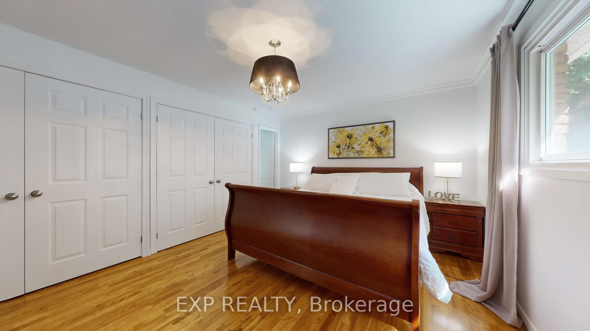 Photo 13 of 65 Lowe Boulevard, Newmarket, Huron Heights-Leslie Valley — HOMEH