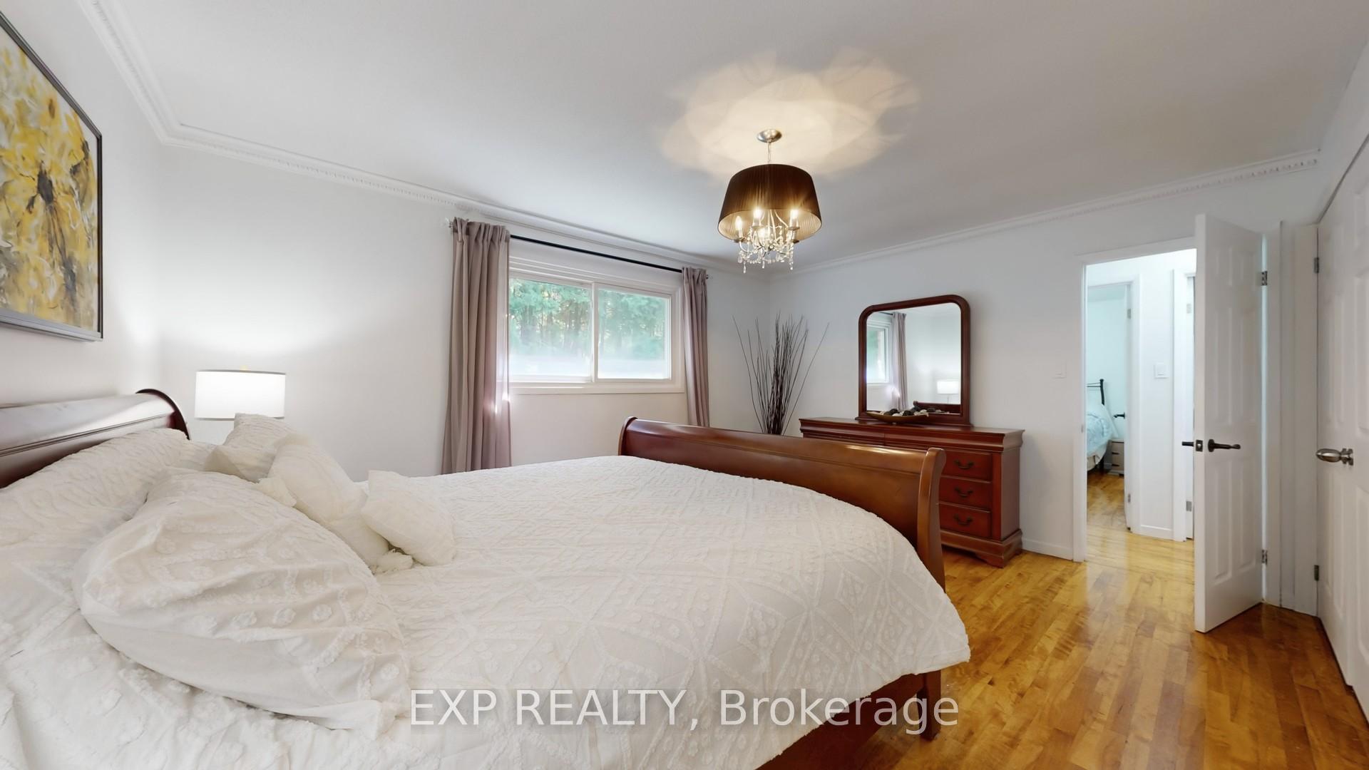 Photo 14 of 65 Lowe Boulevard, Newmarket, Huron Heights-Leslie Valley — HOMEH