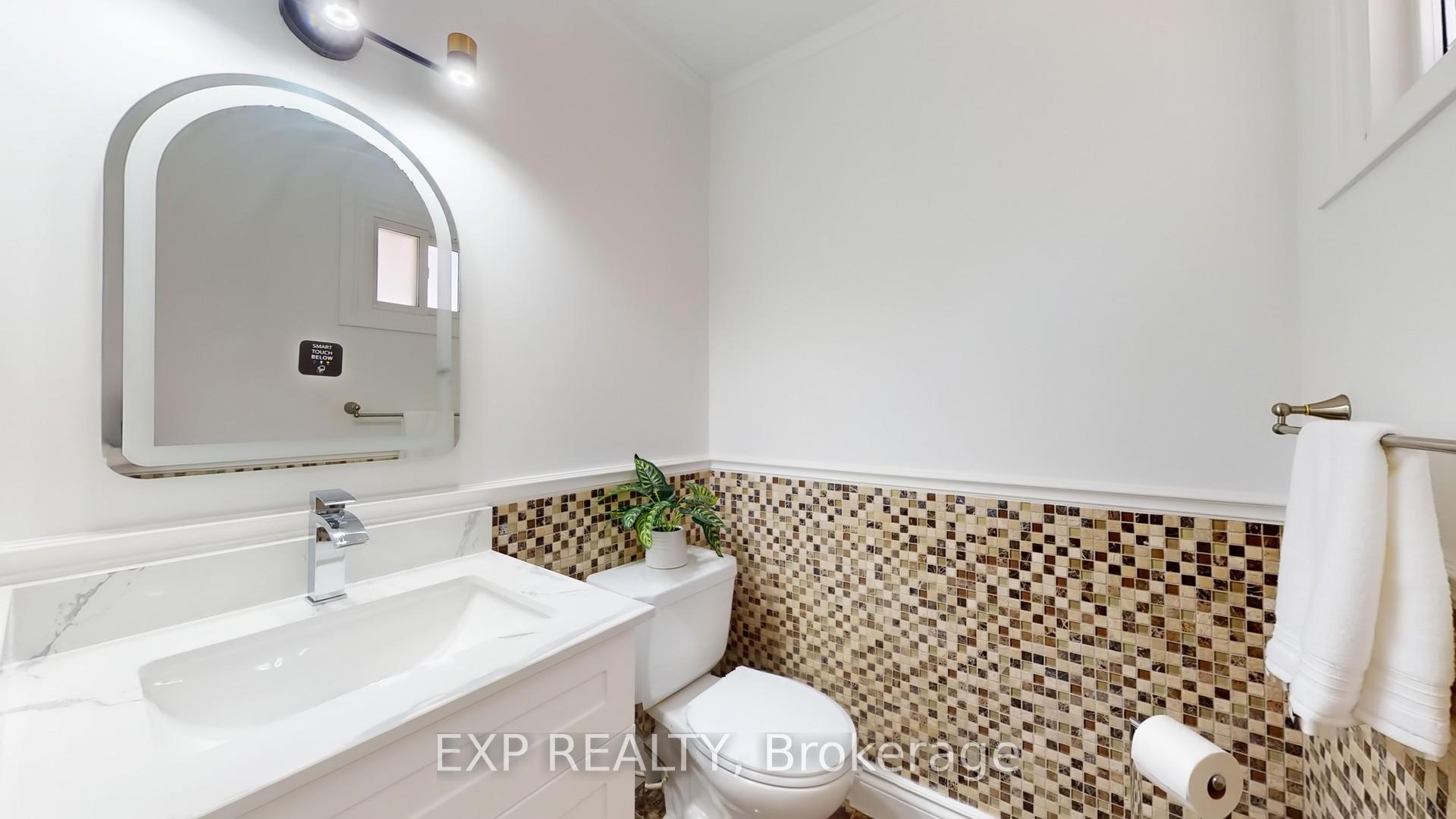 Photo 15 of 65 Lowe Boulevard, Newmarket, Huron Heights-Leslie Valley — HOMEH