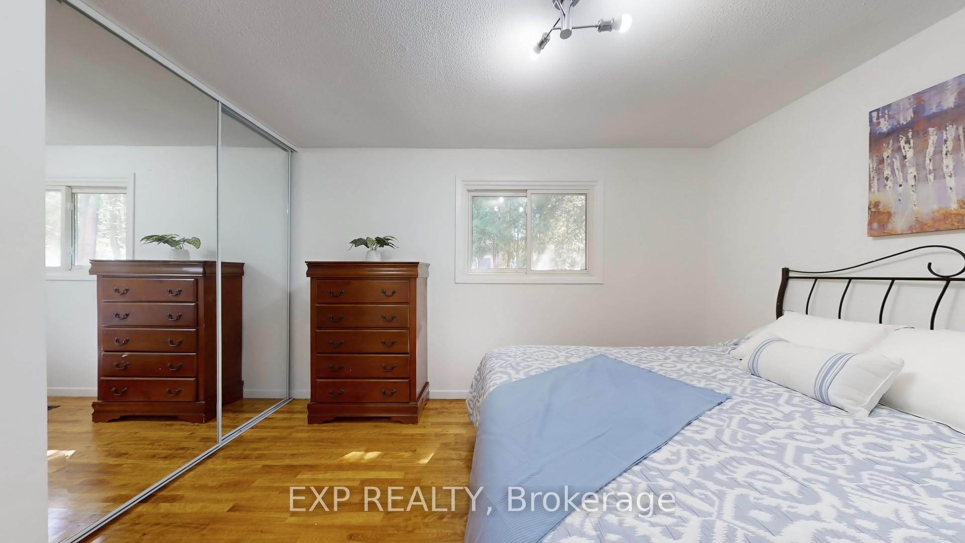 Photo 19 of 65 Lowe Boulevard, Newmarket, Huron Heights-Leslie Valley — HOMEH