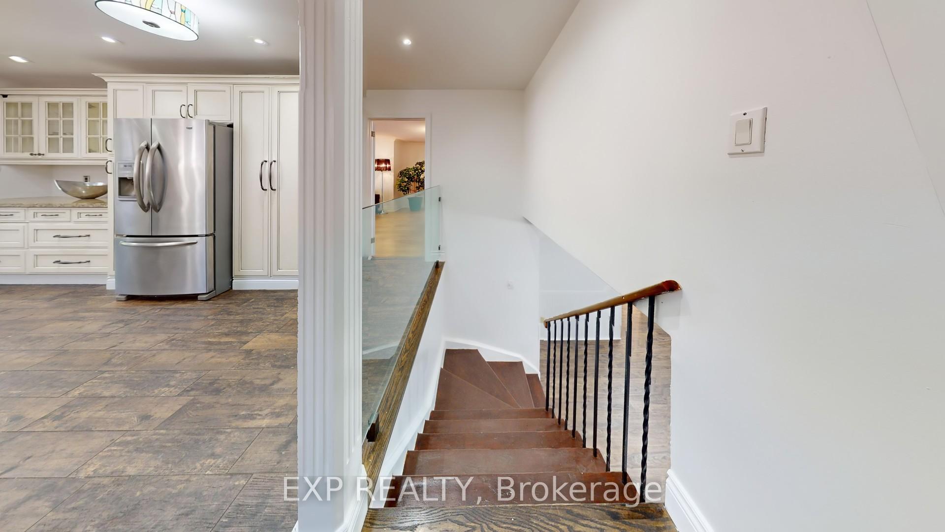 Photo 21 of 65 Lowe Boulevard, Newmarket, Huron Heights-Leslie Valley — HOMEH