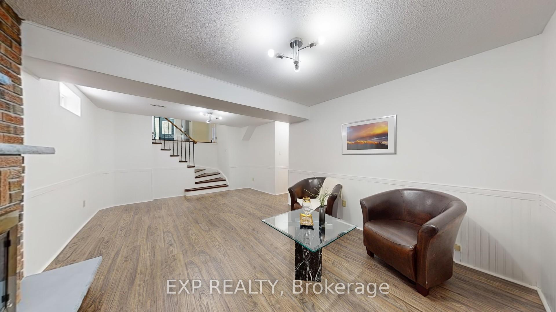 Photo 22 of 65 Lowe Boulevard, Newmarket, Huron Heights-Leslie Valley — HOMEH