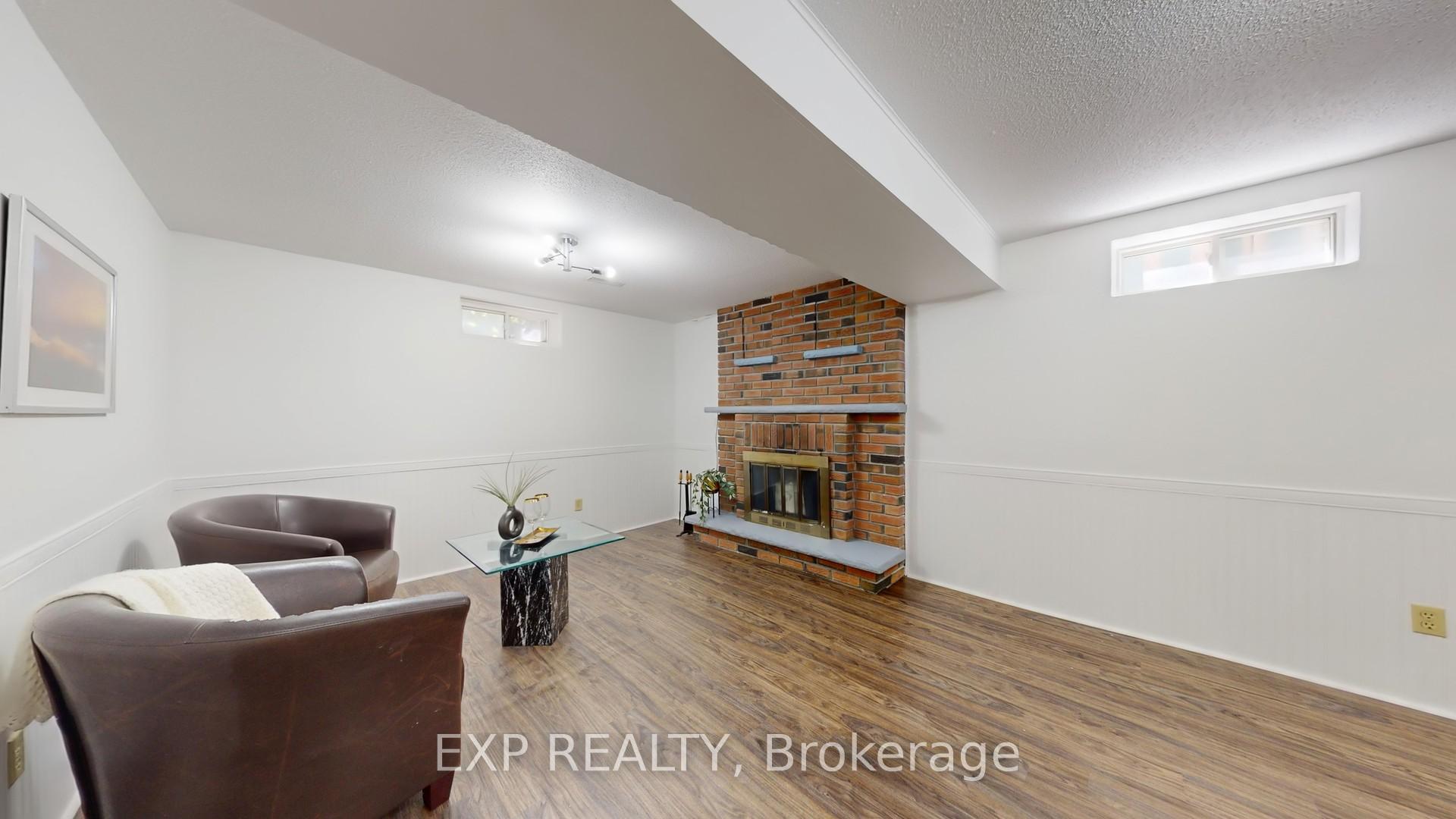 Photo 23 of 65 Lowe Boulevard, Newmarket, Huron Heights-Leslie Valley — HOMEH