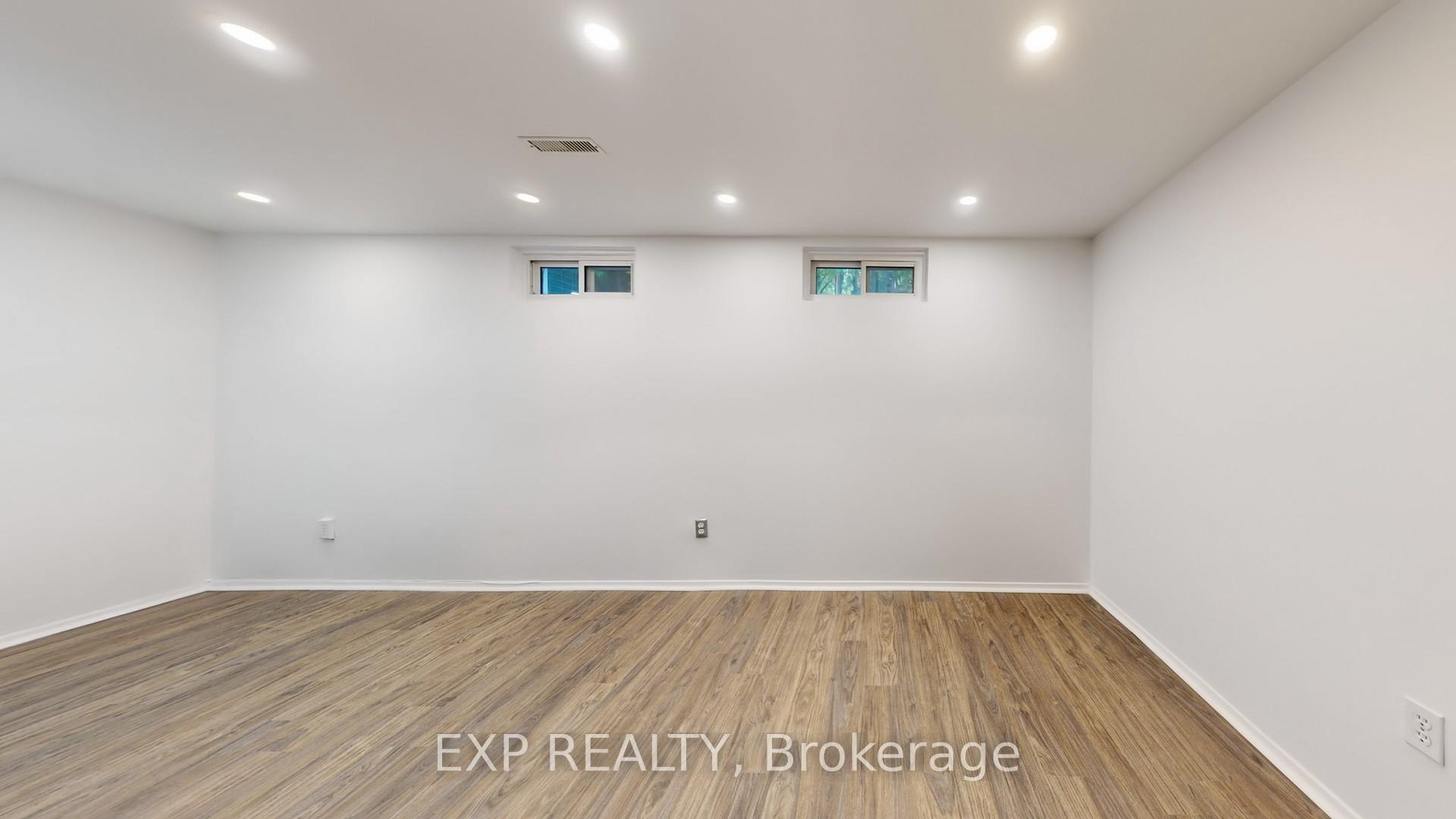 Photo 26 of 65 Lowe Boulevard, Newmarket, Huron Heights-Leslie Valley — HOMEH