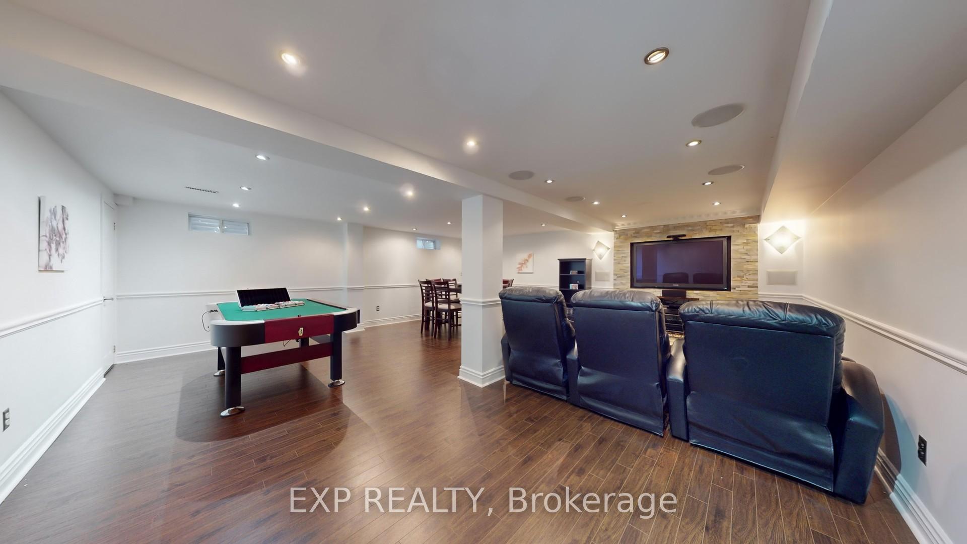 Photo 28 of 65 Lowe Boulevard, Newmarket, Huron Heights-Leslie Valley — HOMEH