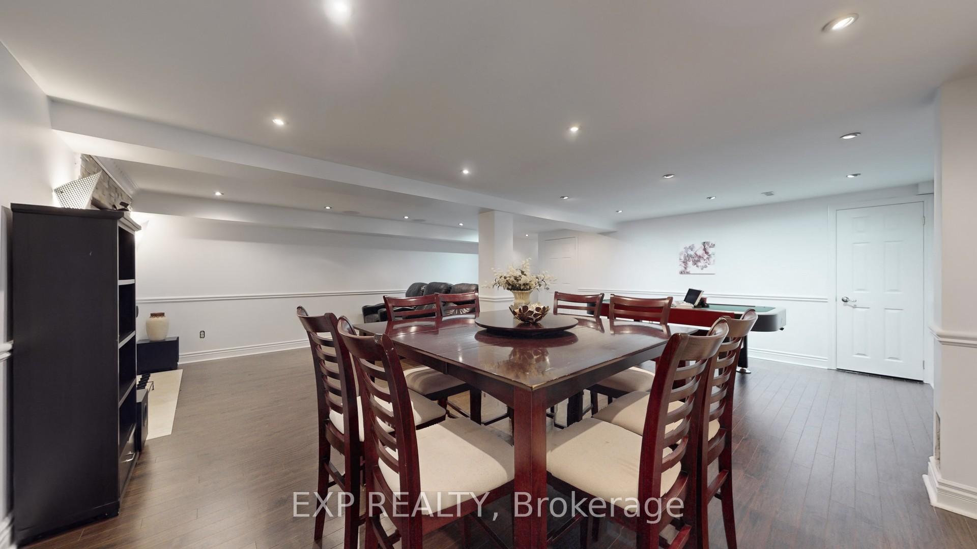 Photo 31 of 65 Lowe Boulevard, Newmarket, Huron Heights-Leslie Valley — HOMEH