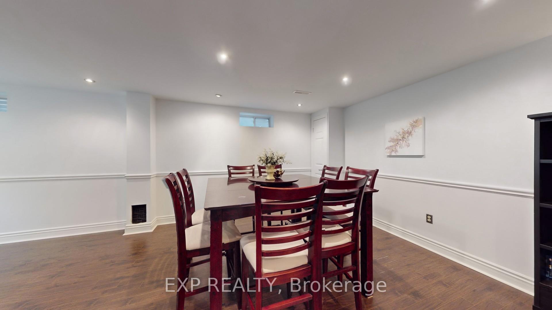 Photo 32 of 65 Lowe Boulevard, Newmarket, Huron Heights-Leslie Valley — HOMEH