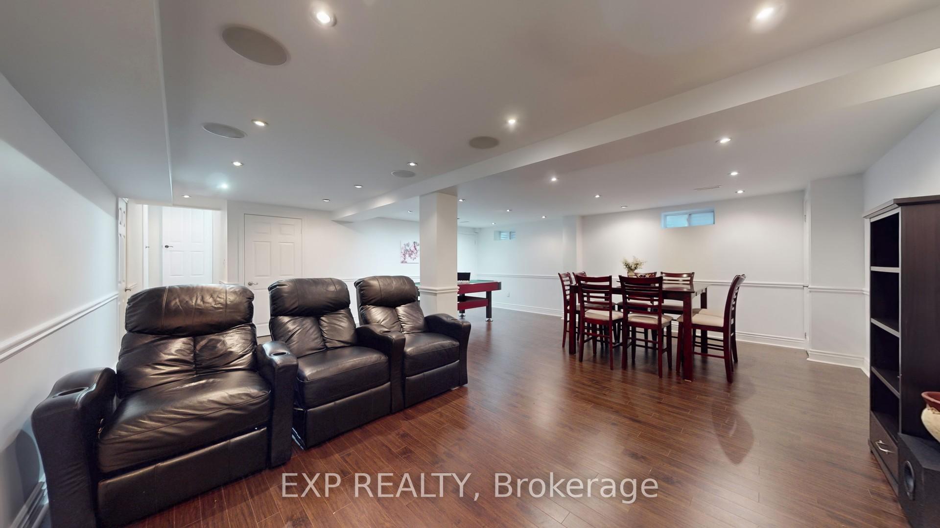 Photo 33 of 65 Lowe Boulevard, Newmarket, Huron Heights-Leslie Valley — HOMEH