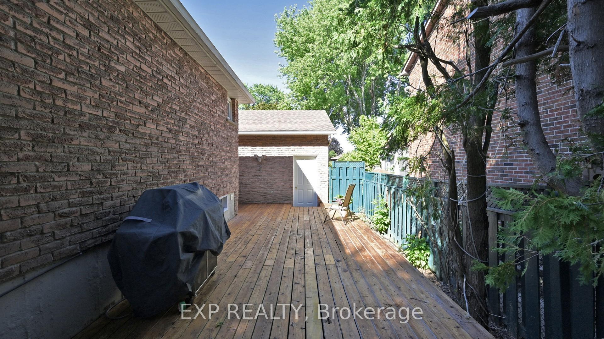 Photo 36 of 65 Lowe Boulevard, Newmarket, Huron Heights-Leslie Valley — HOMEH