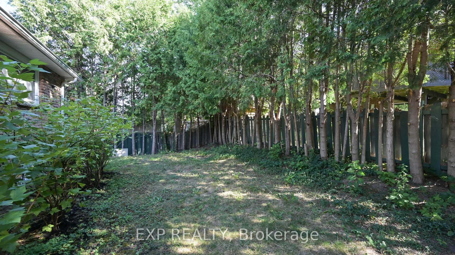 Photo 37 of 65 Lowe Boulevard, Newmarket, Huron Heights-Leslie Valley — HOMEH