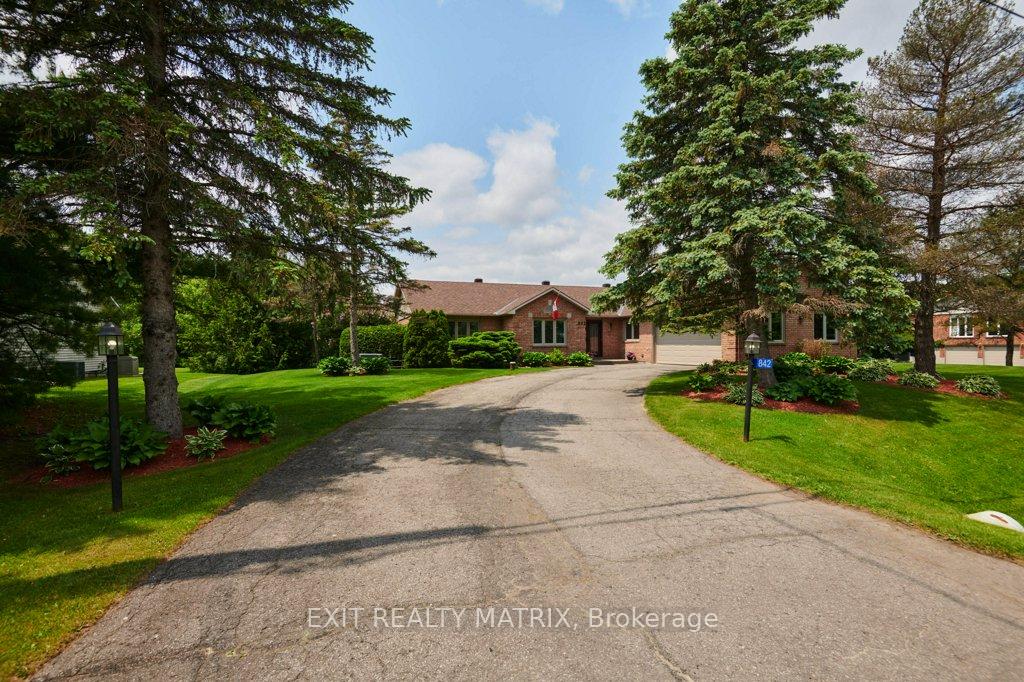 Photo 1 of 842 Apple Lane, Ottawa, Cumberland Ridge — HOMEH