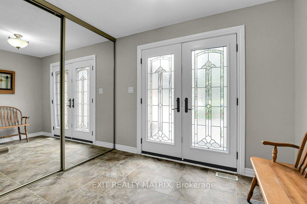 Photo 3 of 842 Apple Lane, Ottawa, Cumberland Ridge — HOMEH