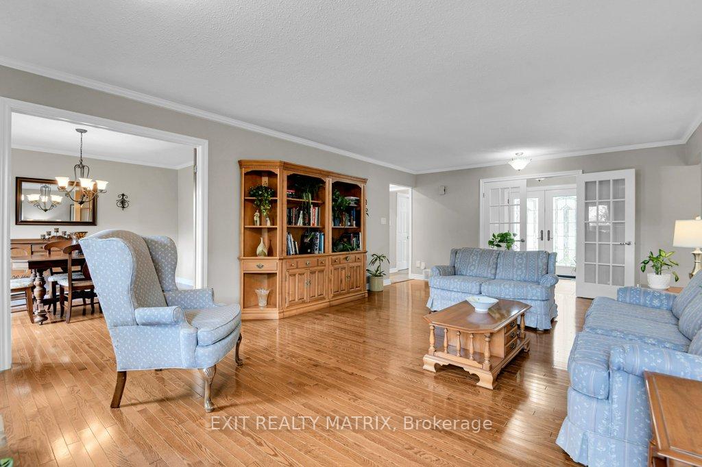 Photo 5 of 842 Apple Lane, Ottawa, Cumberland Ridge — HOMEH