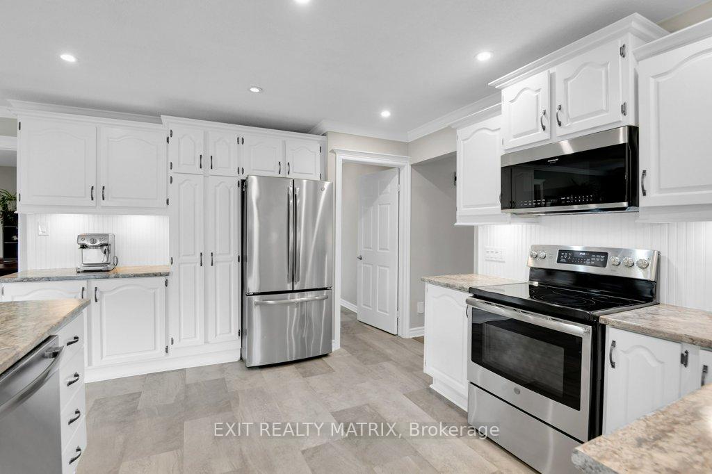 Photo 9 of 842 Apple Lane, Ottawa, Cumberland Ridge — HOMEH