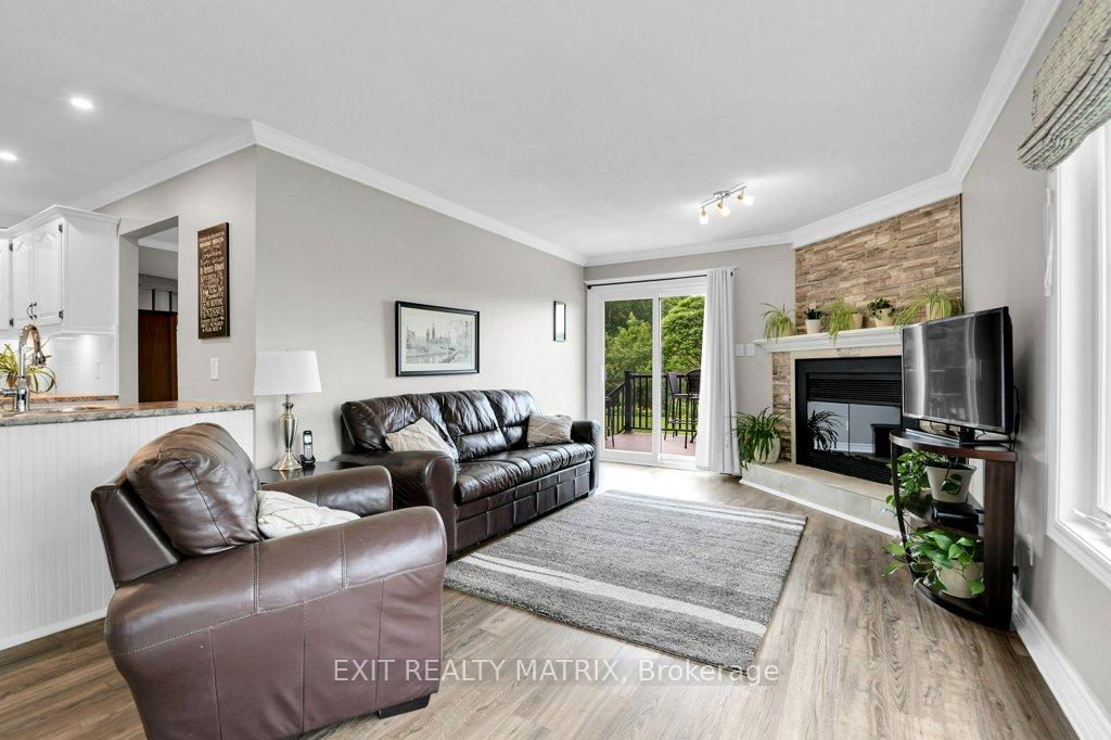 Photo 11 of 842 Apple Lane, Ottawa, Cumberland Ridge — HOMEH