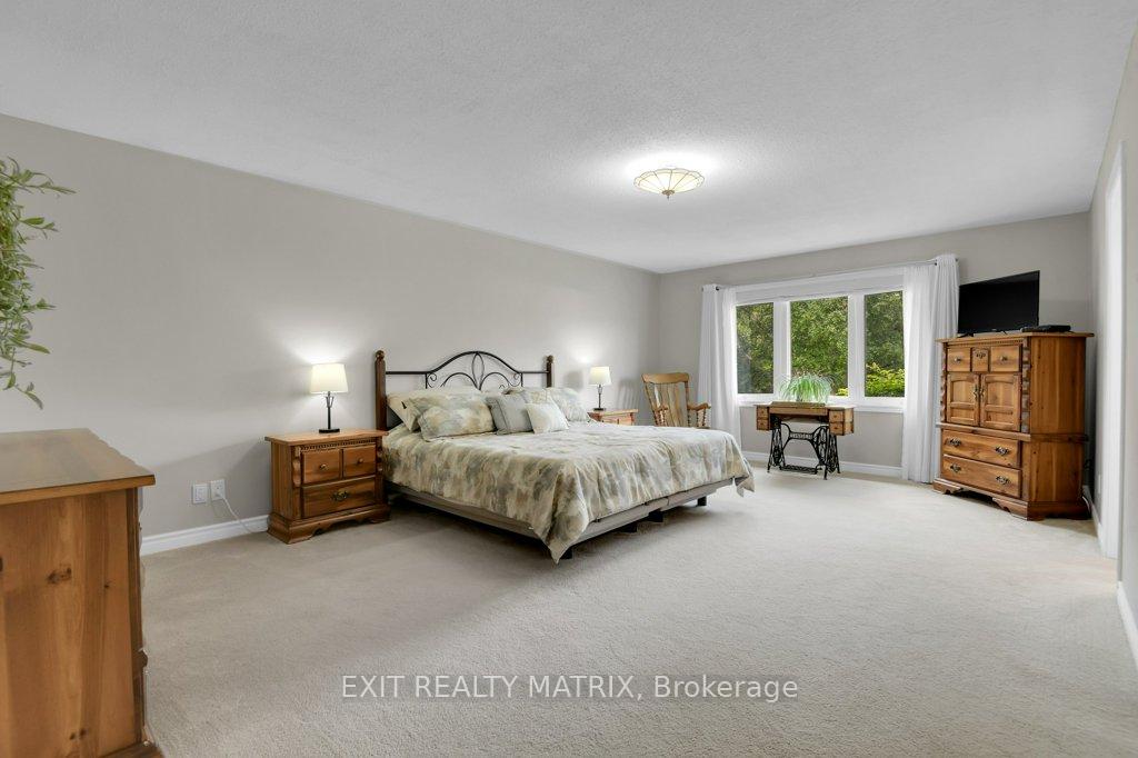 Photo 15 of 842 Apple Lane, Ottawa, Cumberland Ridge — HOMEH