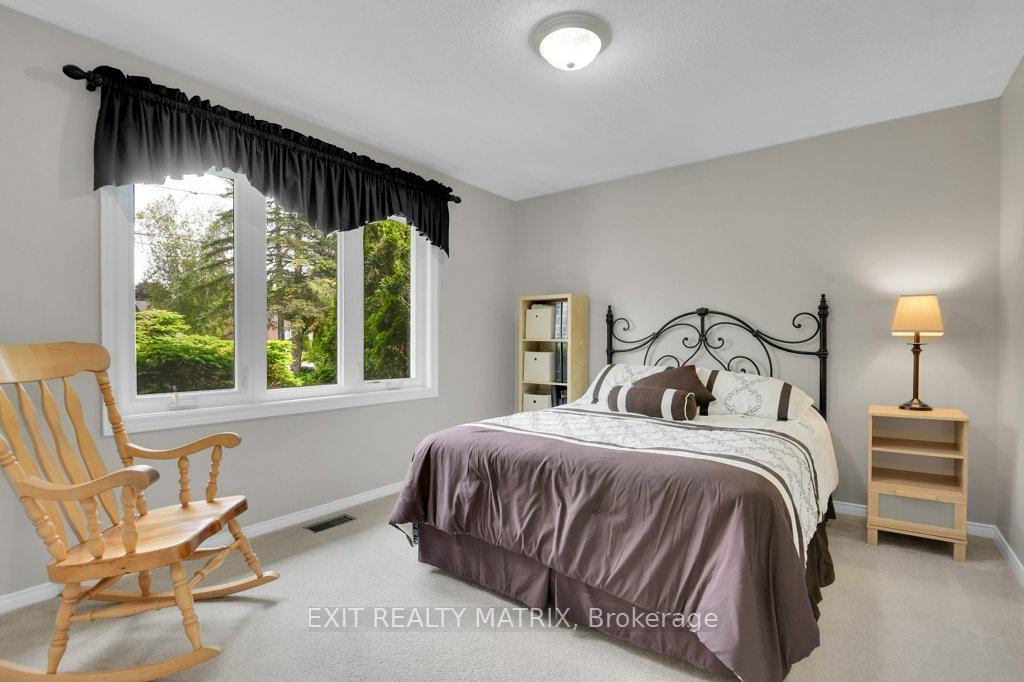 Photo 18 of 842 Apple Lane, Ottawa, Cumberland Ridge — HOMEH