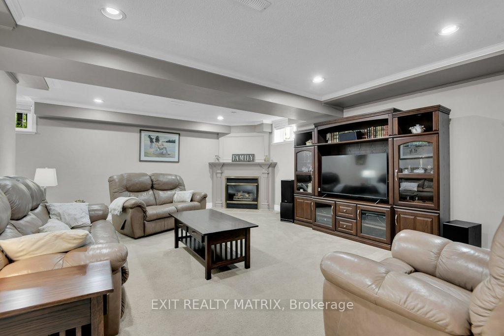 Photo 21 of 842 Apple Lane, Ottawa, Cumberland Ridge — HOMEH