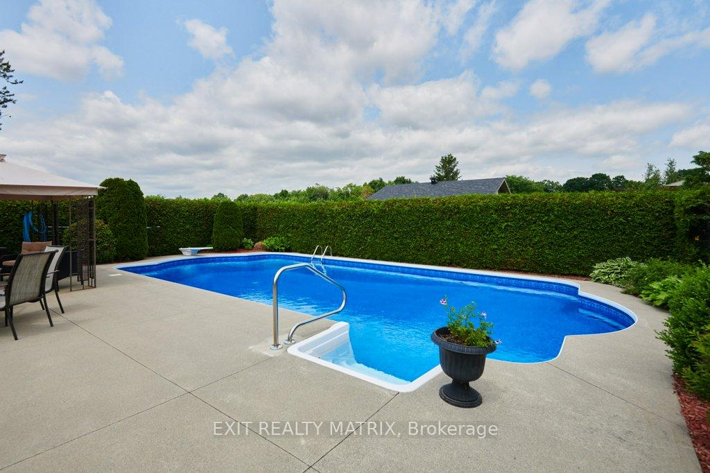 Photo 28 of 842 Apple Lane, Ottawa, Cumberland Ridge — HOMEH