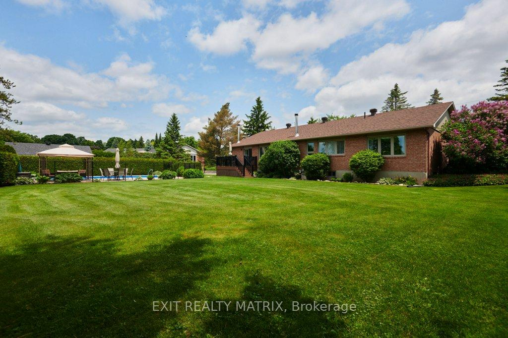 Photo 31 of 842 Apple Lane, Ottawa, Cumberland Ridge — HOMEH