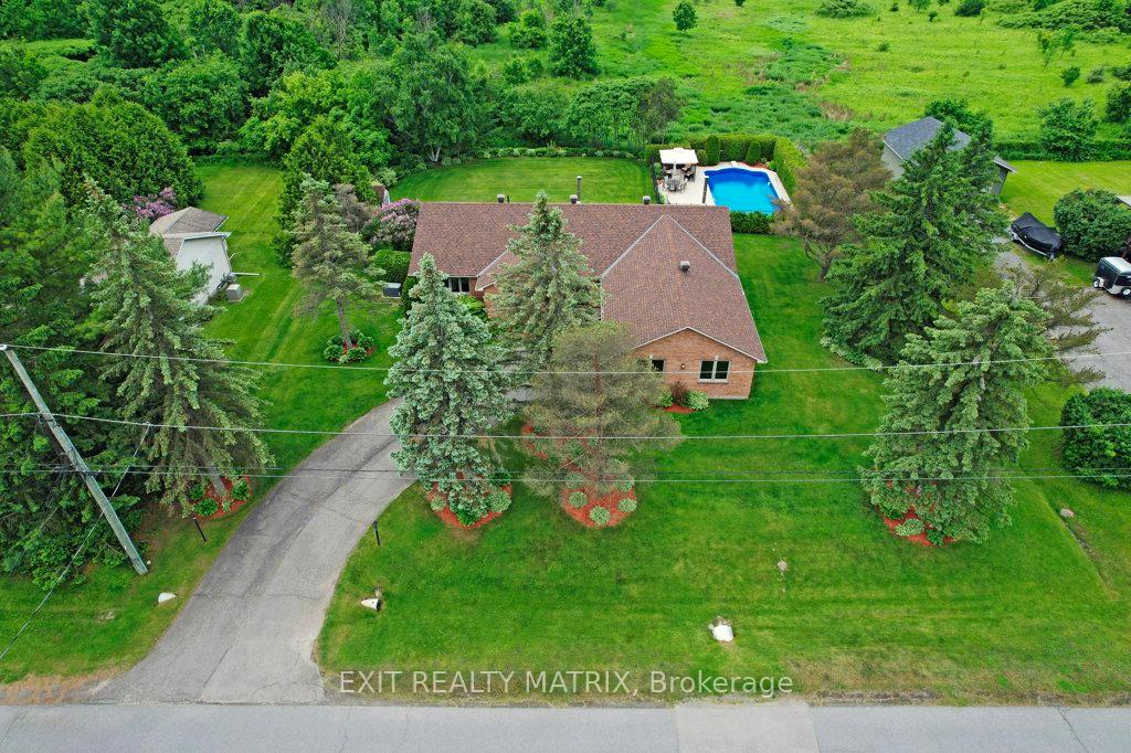 Photo 32 of 842 Apple Lane, Ottawa, Cumberland Ridge — HOMEH