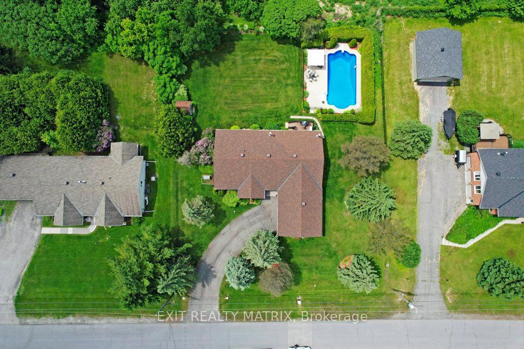 Photo 34 of 842 Apple Lane, Ottawa, Cumberland Ridge — HOMEH