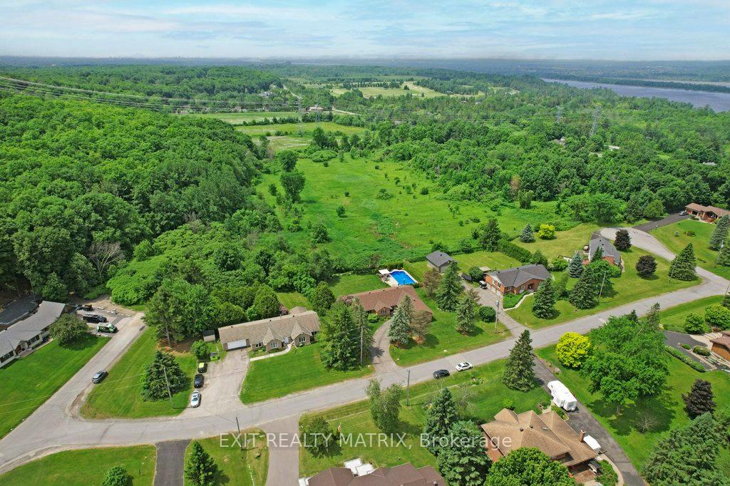 Photo 37 of 842 Apple Lane, Ottawa, Cumberland Ridge — HOMEH