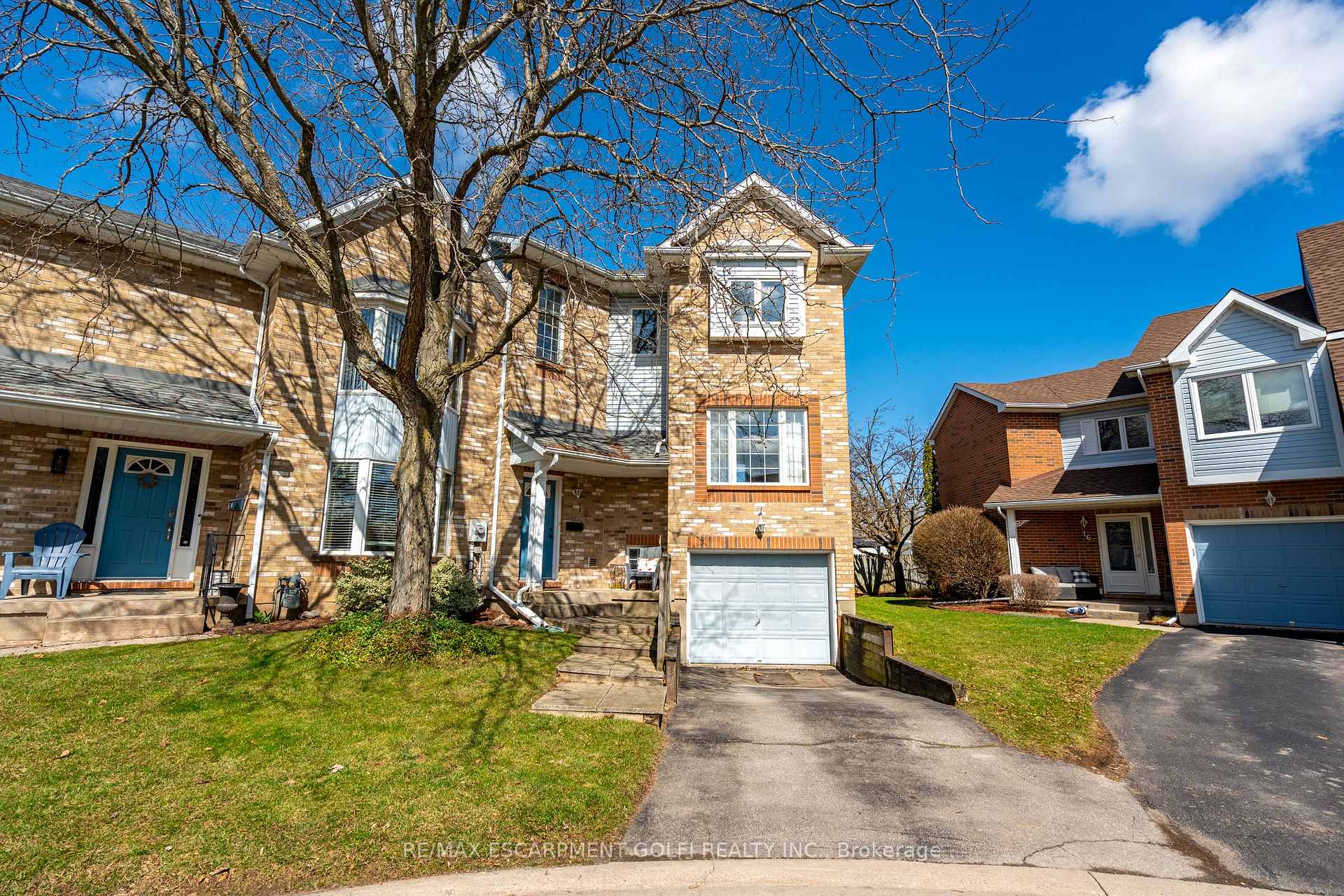 Photo 1 of 14 Hunters Court, Pelham, Fonthill — HOMEH