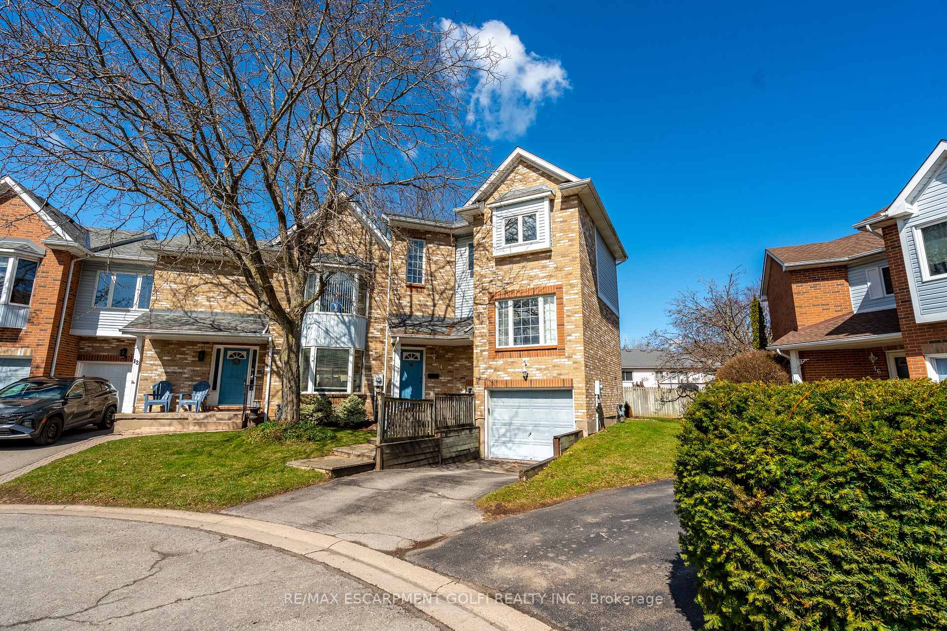 Photo 2 of 14 Hunters Court, Pelham, Fonthill — HOMEH
