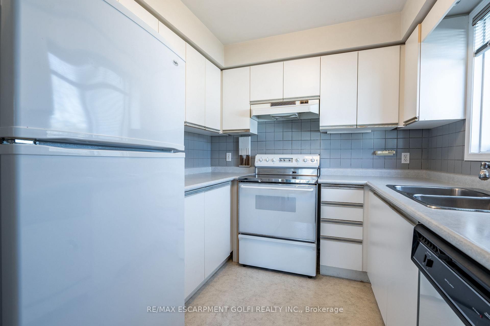 Photo 9 of 14 Hunters Court, Pelham, Fonthill — HOMEH