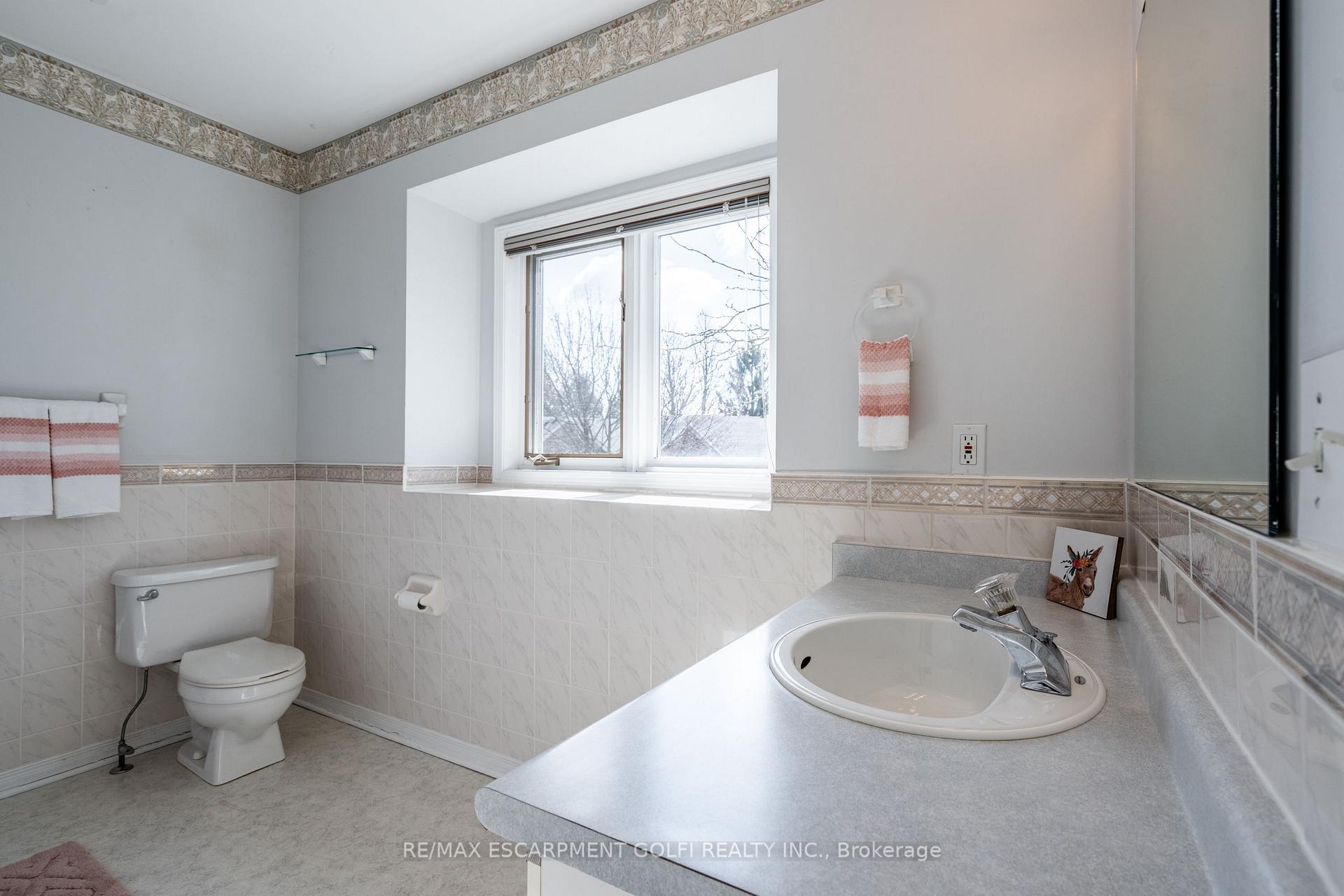 Photo 13 of 14 Hunters Court, Pelham, Fonthill — HOMEH