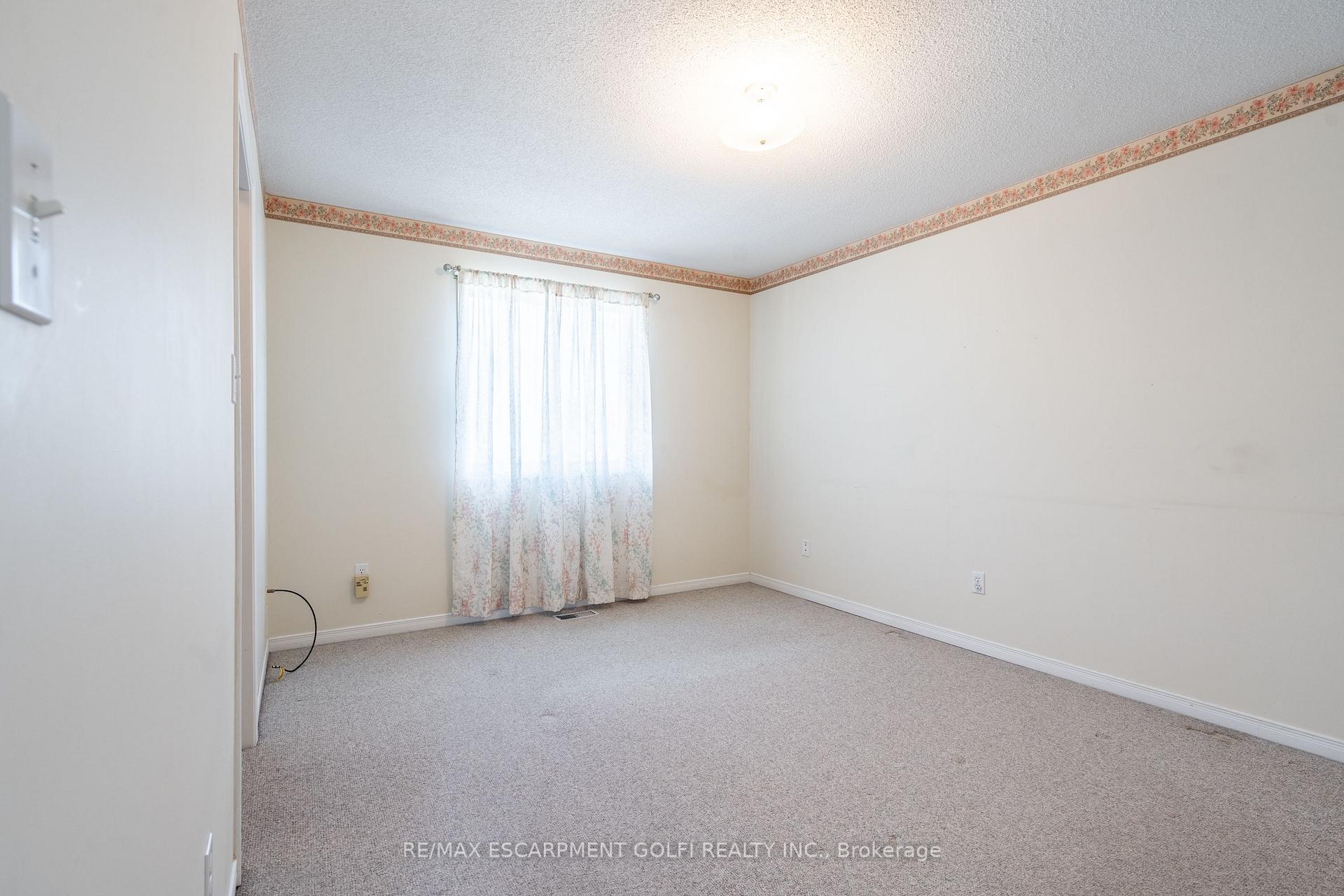 Photo 15 of 14 Hunters Court, Pelham, Fonthill — HOMEH