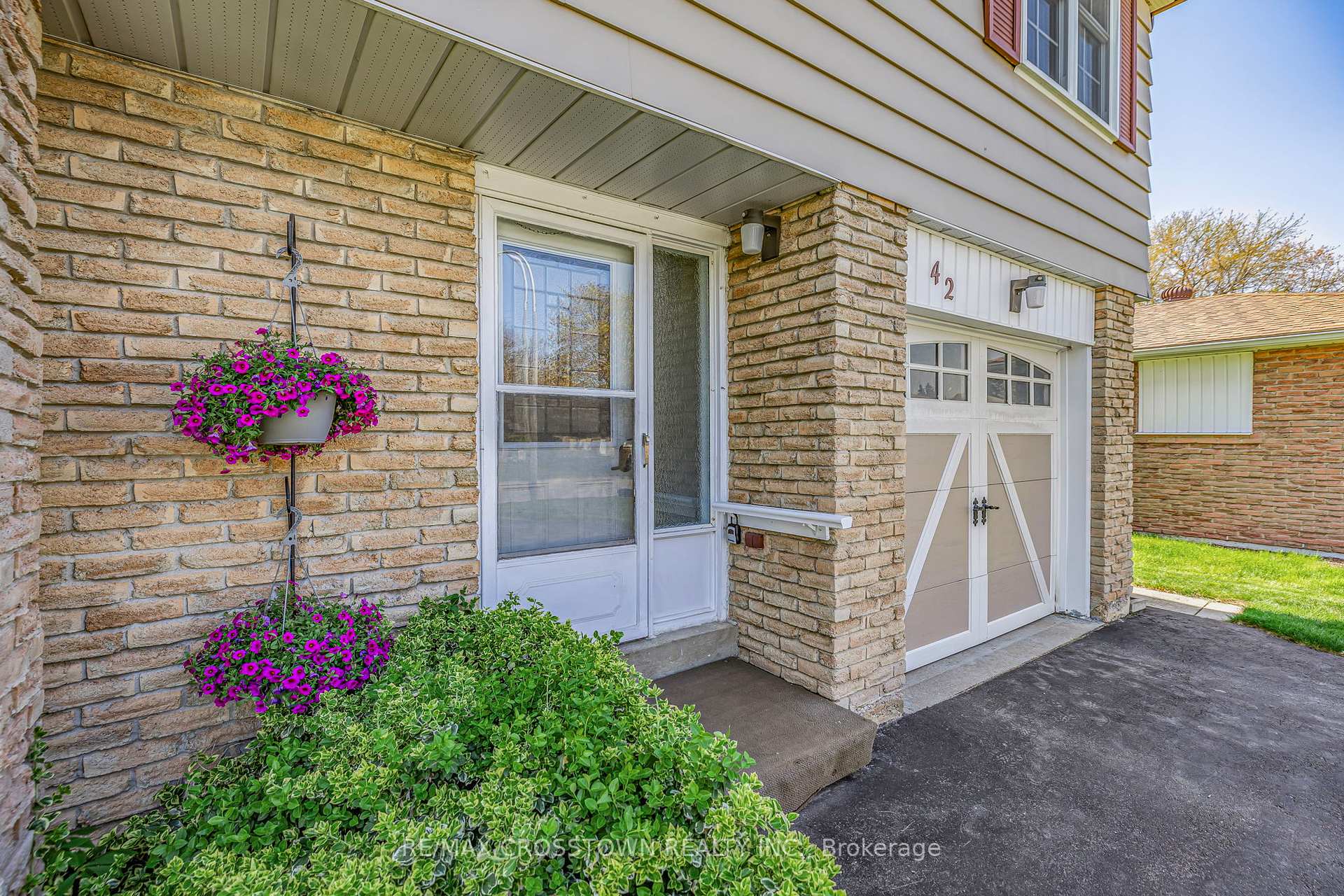 Photo 2 of 42 Mccague Crescent, New Tecumseth, Alliston — HOMEH