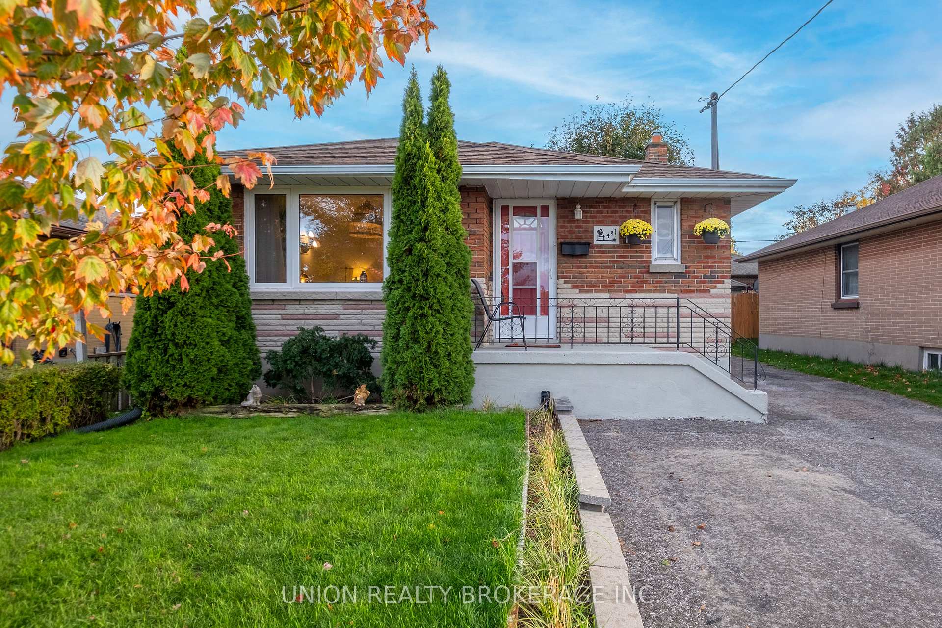 Photo 2 of 481 Lowell Avenue, Oshawa, McLaughlin — HOMEH