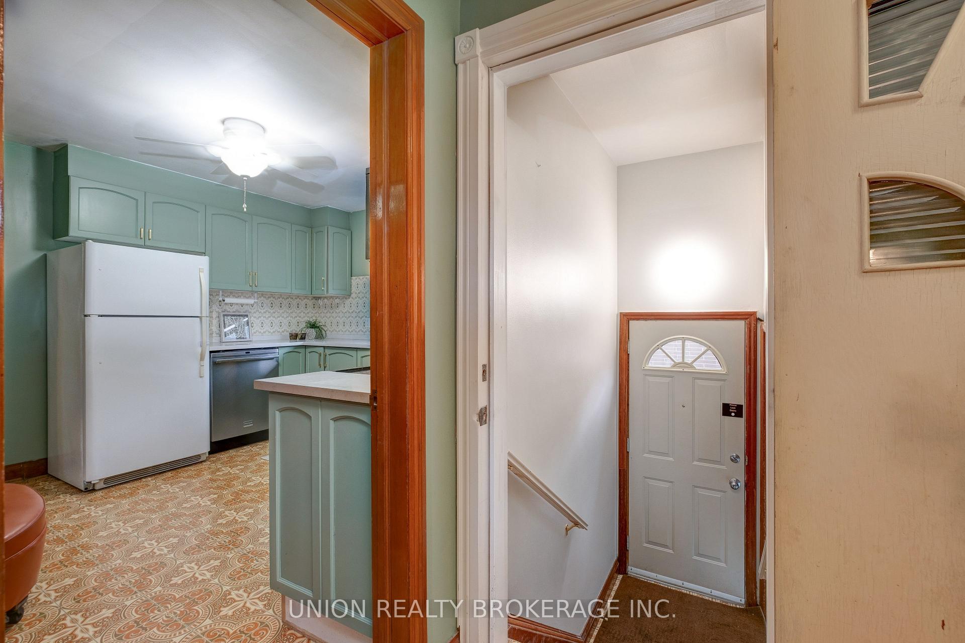 Photo 8 of 481 Lowell Avenue, Oshawa, McLaughlin — HOMEH