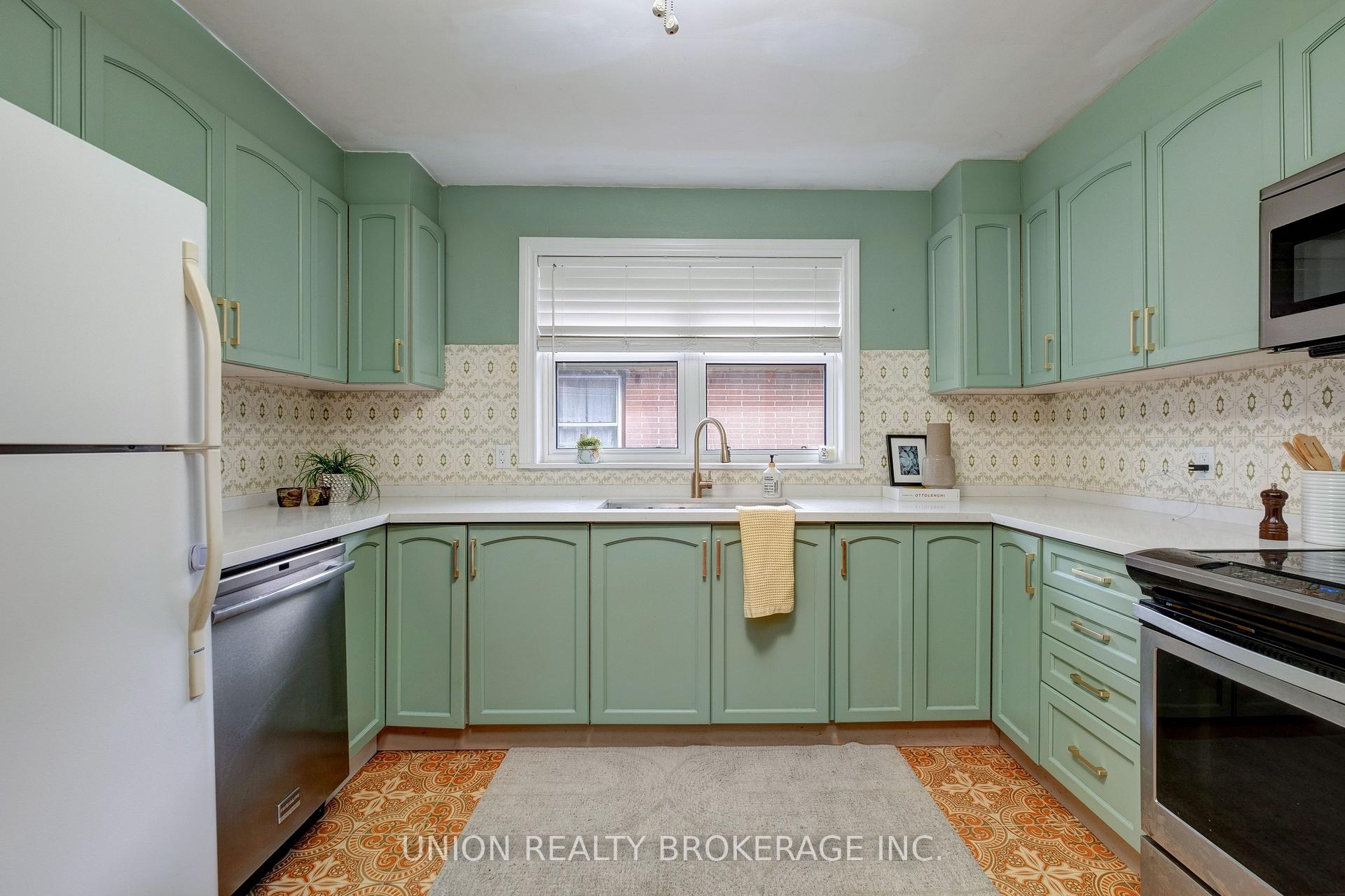Photo 9 of 481 Lowell Avenue, Oshawa, McLaughlin — HOMEH