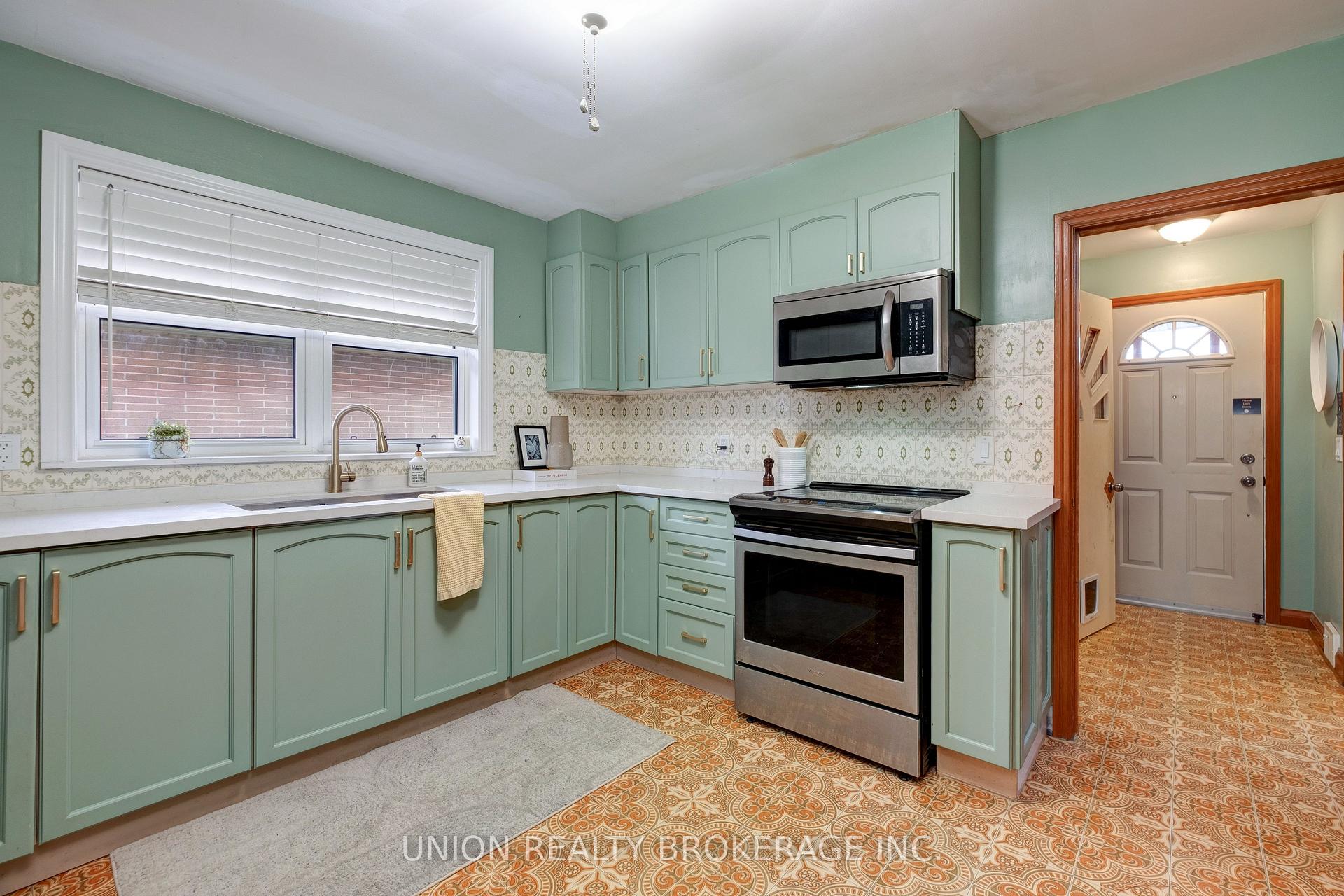 Photo 11 of 481 Lowell Avenue, Oshawa, McLaughlin — HOMEH