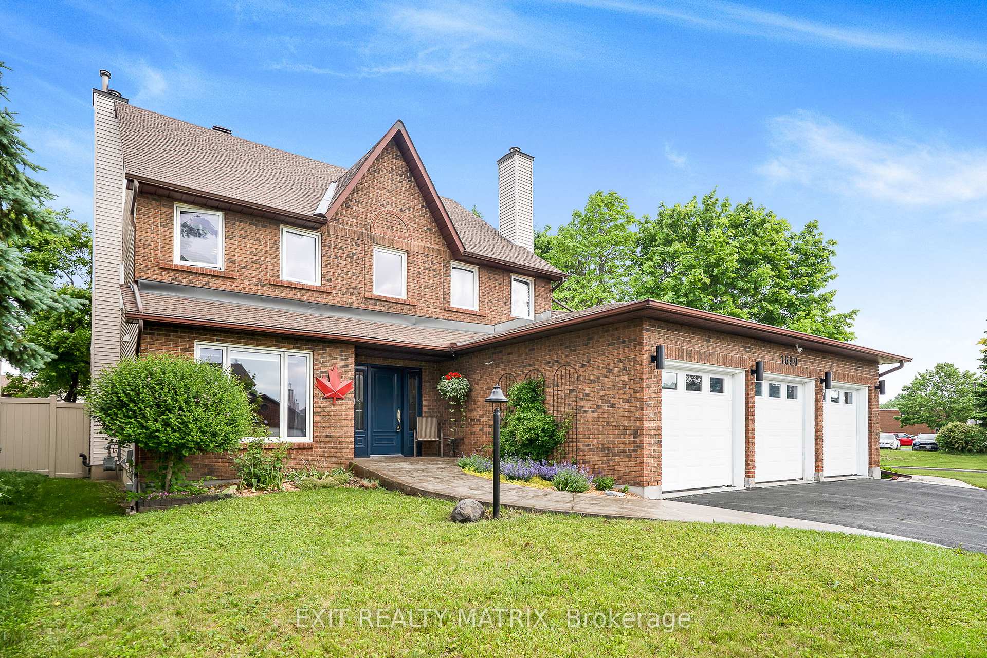 Photo 4 of 1690 Caminiti Crescent, Ottawa, Fallingbrook/Pineridge — HOMEH
