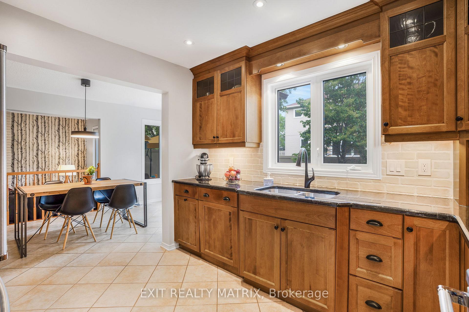Photo 12 of 1690 Caminiti Crescent, Ottawa, Fallingbrook/Pineridge — HOMEH
