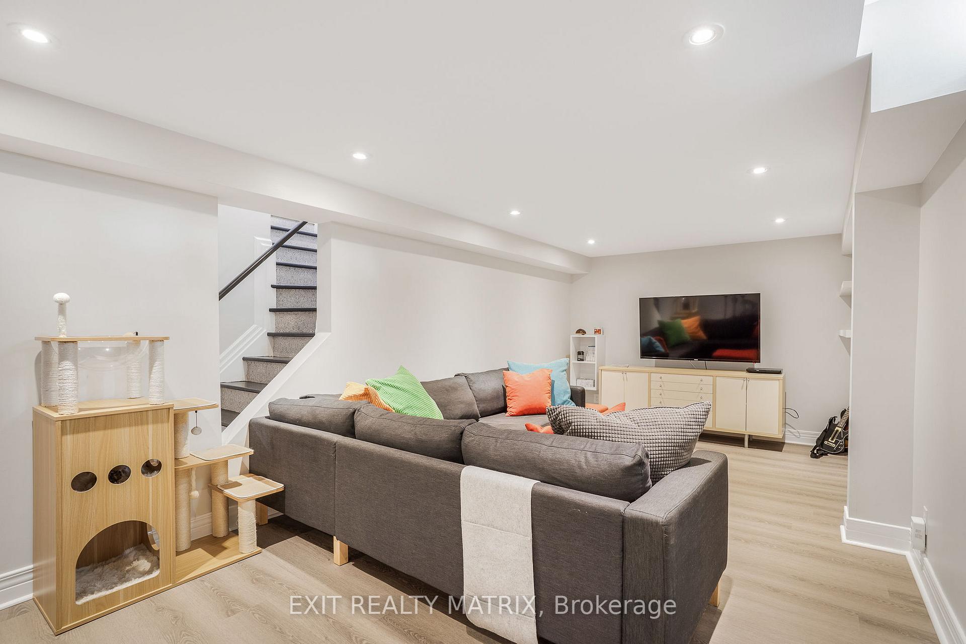 Photo 32 of 1690 Caminiti Crescent, Ottawa, Fallingbrook/Pineridge — HOMEH