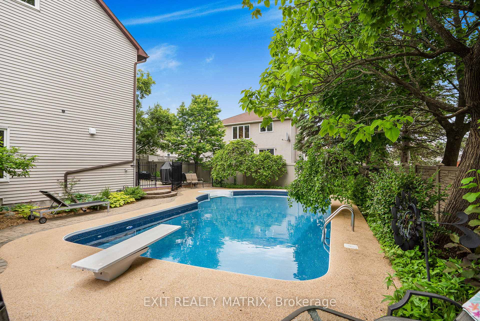 Photo 38 of 1690 Caminiti Crescent, Ottawa, Fallingbrook/Pineridge — HOMEH