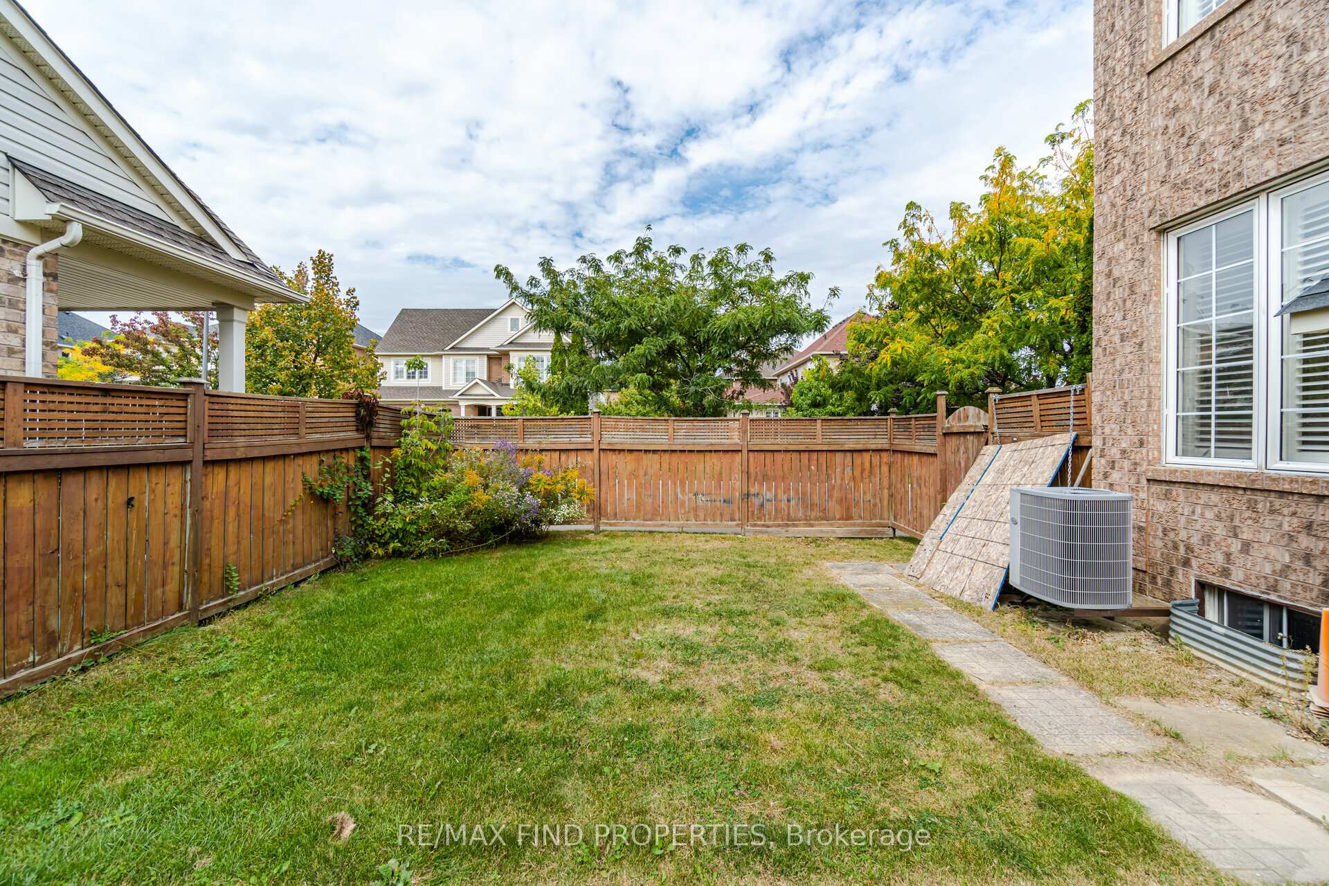 Photo 1 of Unit UPPER, 688 Trudeau Drive, Milton, Beaty — HOMEH