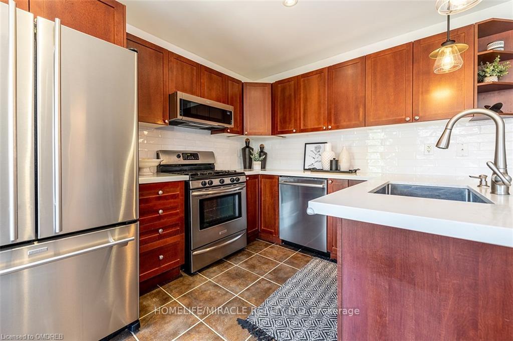 Photo 10 of 547 Hood Terrace, Milton, Coates — HOMEH
